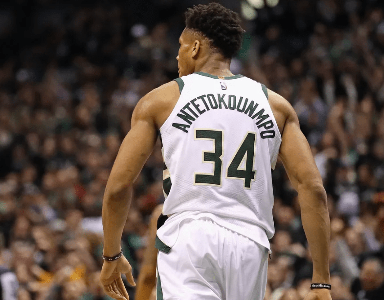 体坛：夏窗不少意向球员在了解亚泰队资金状况后都选择了观望（体坛：亚泰资金状况影响夏窗引援，多名意向球员选择观望）