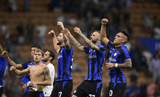 球星突破防守送出关键助攻（球星强突重围奉上关键助攻）