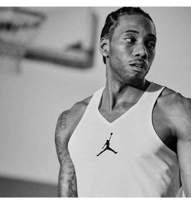 火药味！莫兰特用手狂指克莱面部，克莱怒火中烧一把甩开（冲突升级！莫兰特手指直指克莱面门，克莱怒火爆发猛然甩开）